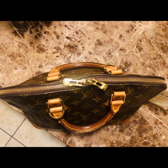 ❌❌ SOLD❌❌. Authentic LV Alma MM - Picture 3 of 7